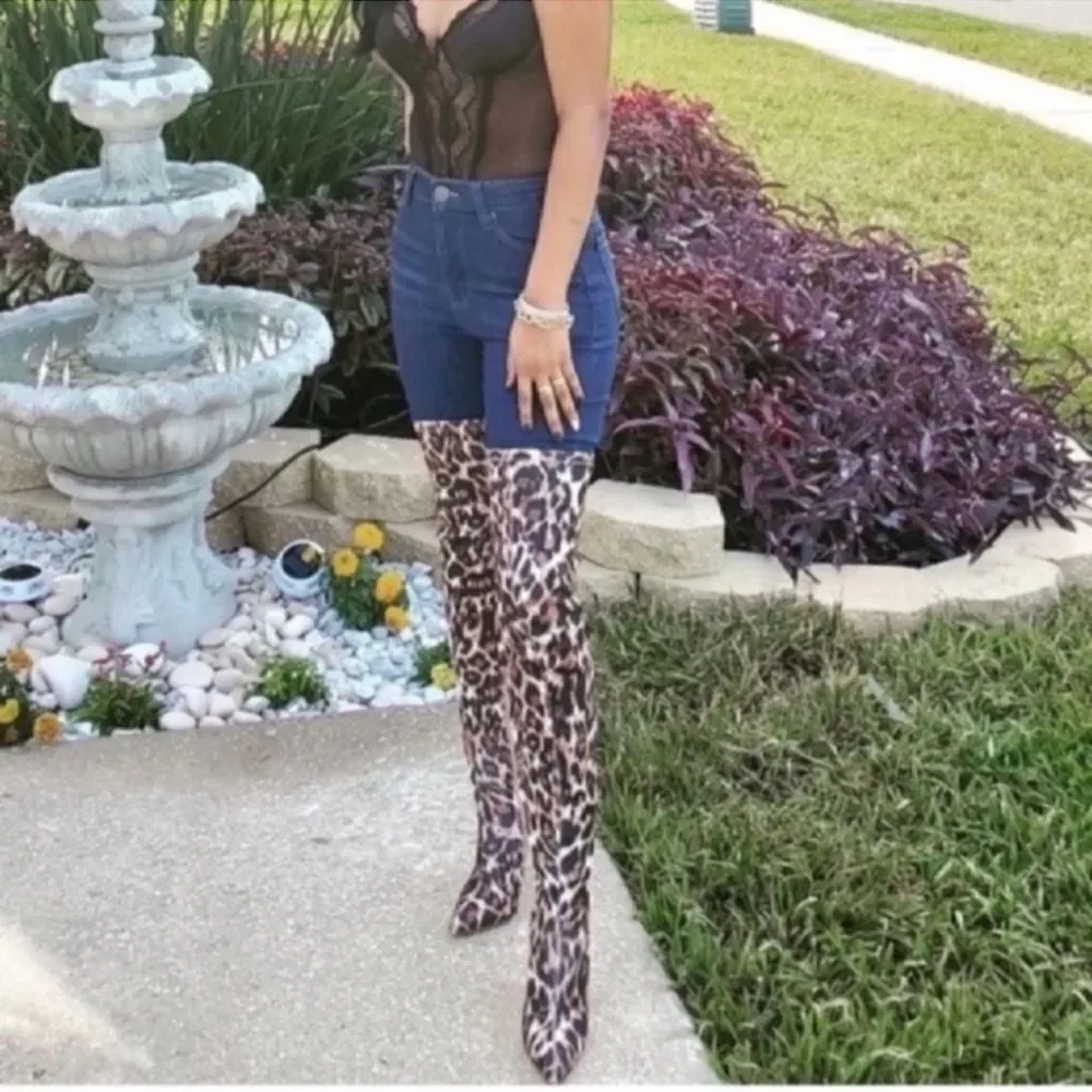Leopard print Long Boots size 6